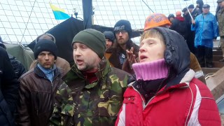 Активистка 3 го Майдана пытается доказать, что она трезвая
