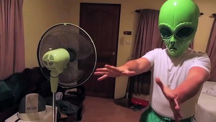 SPIDERMAN & SPIDERBABY vs ALIEN - Superhero Fun in Real Life