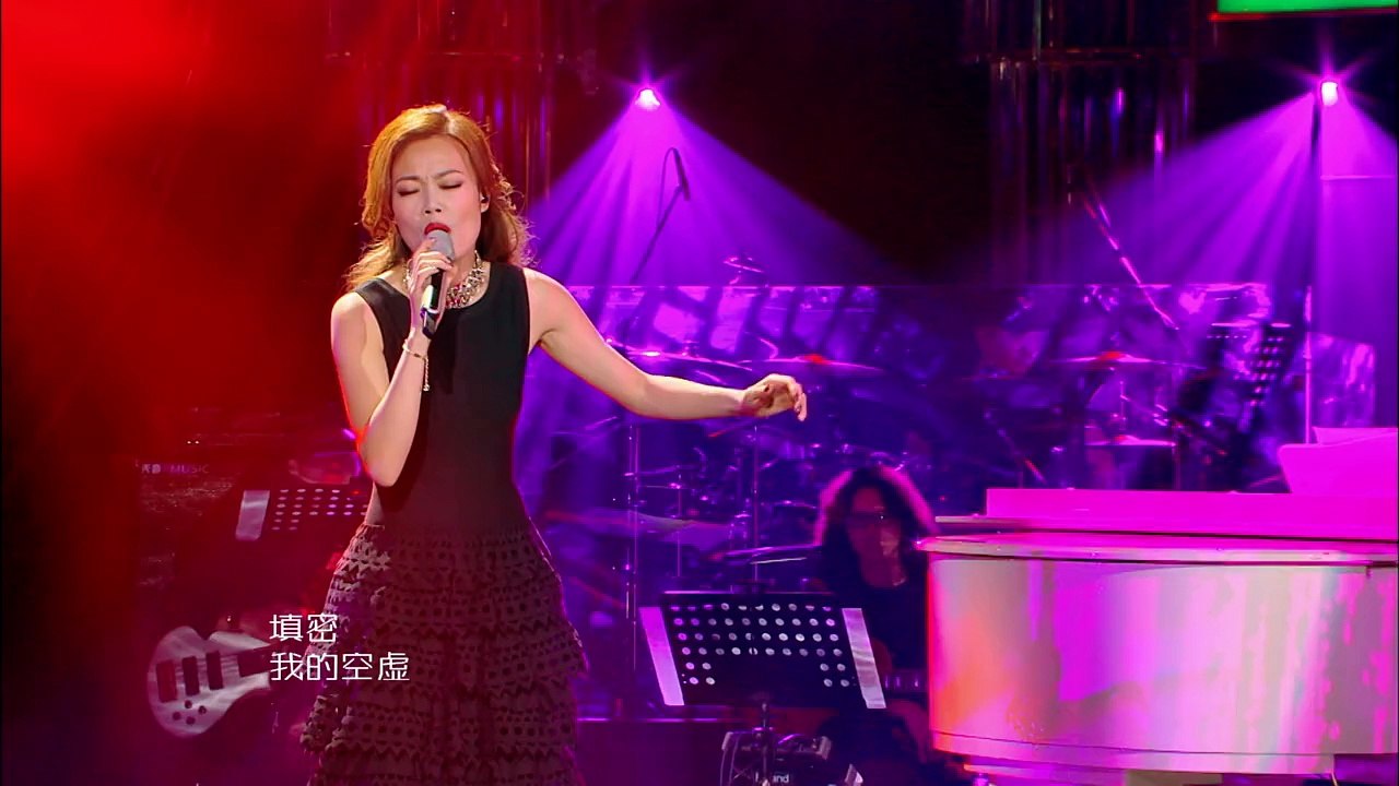 02-26 容祖儿动情吟唱《月半小夜曲》