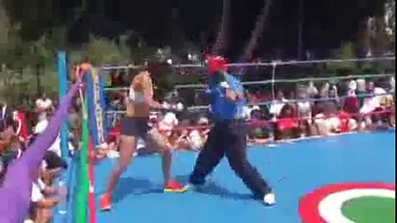 Женский бокс за приз Барби