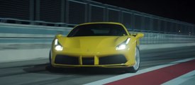 Ferrari 488 GTB de escapada nocturna, ¡traga saliva!