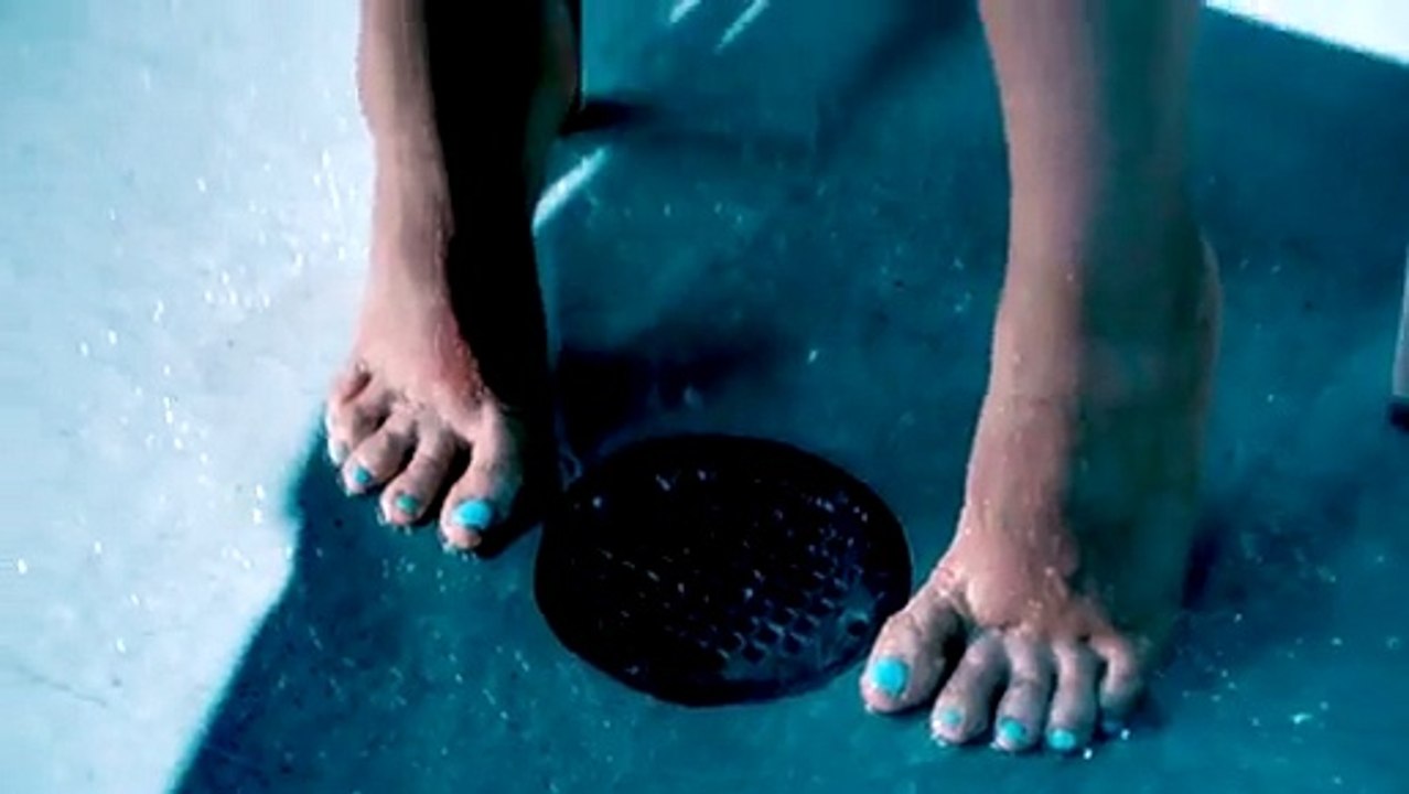 Allie Gonino and Grace Park in Hawaii Five 0