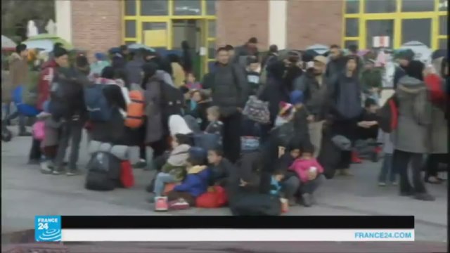 المفوضية الأوروبية تقر خطة لاستقبال مائة ألف لاجئ عالقين في اليونان