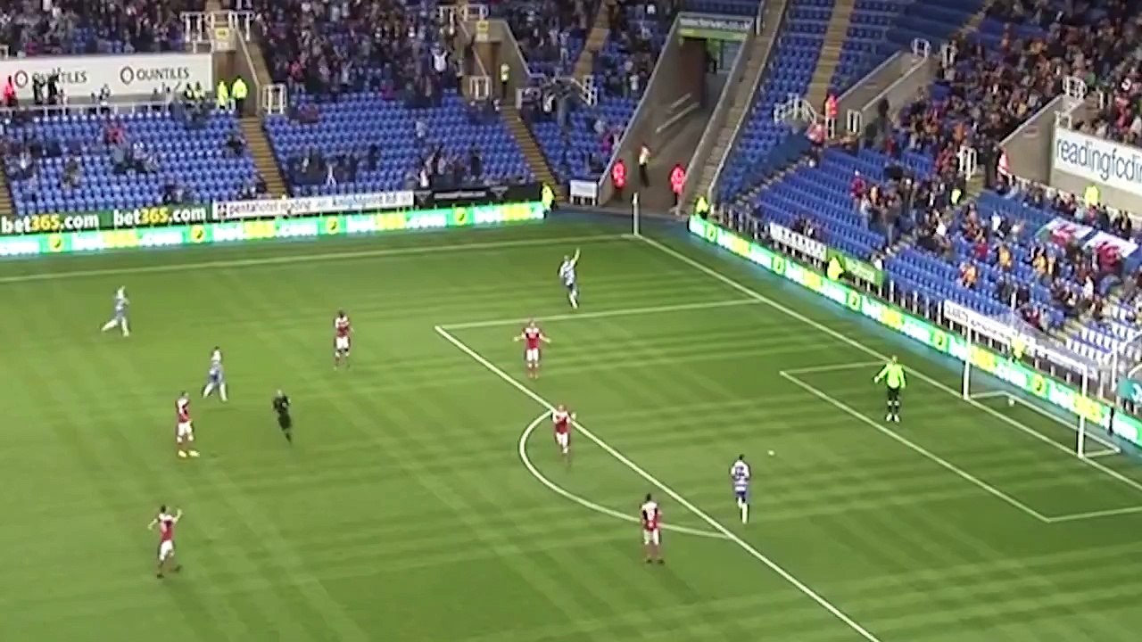 Russia striker Pavel Pogrebnyak superb goal | Striker lobs goalkeeper for Reading FC again