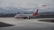 Erzurum - İstanbul Belediye Meclis Üyeleri ve Aileleri 3 Uçakla Erzurum'a Geldi