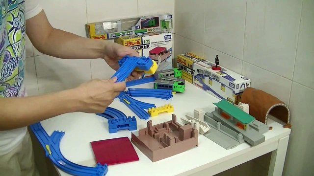 Takara TOMY Plarail - 特急スーパー白鳥 - S-40 スーパー白鳥 - プラレール J-25 プラキッズ橋上駅 (00016)