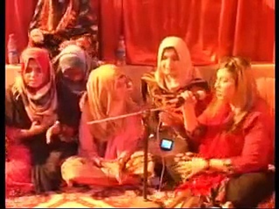 Girls Singing Song For Altaf Hussain On Valentines Day At Nine Zero