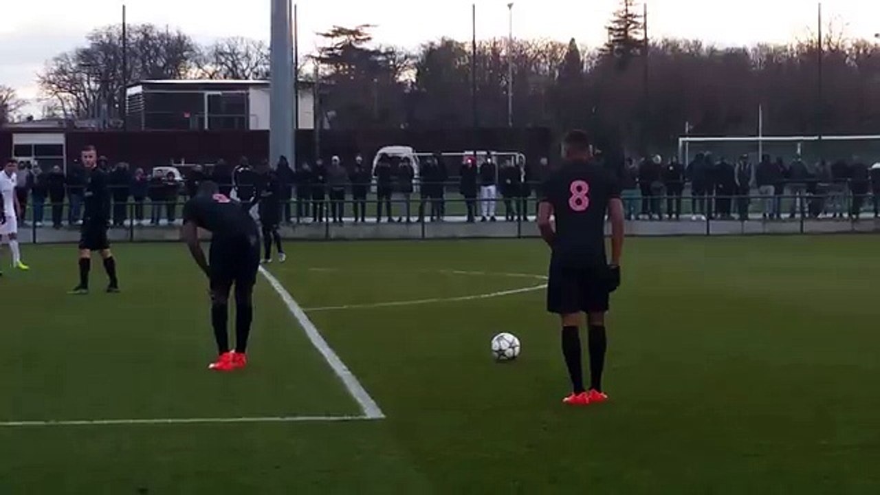 Le coup franc magistral de Christopher Nkunku