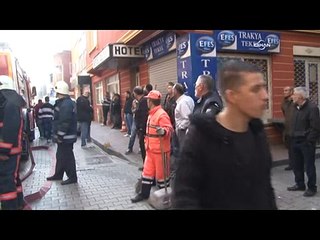 Yangından terasa kaçarak kurtuldular