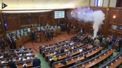 Kosovo : les gaz lacrymogènes envahissent de nouveau le parlement