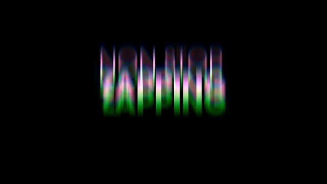 Un nourrisson boit son biberon avec un bébé jaguar (vidéo)