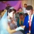 Gelinin Şakasına Dayanamayan Damat Sinirlenirse.. Yok Böyle