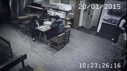Genç Kız 3 Adamı Böyle Dövdü! Yok Böyle Bir Şey