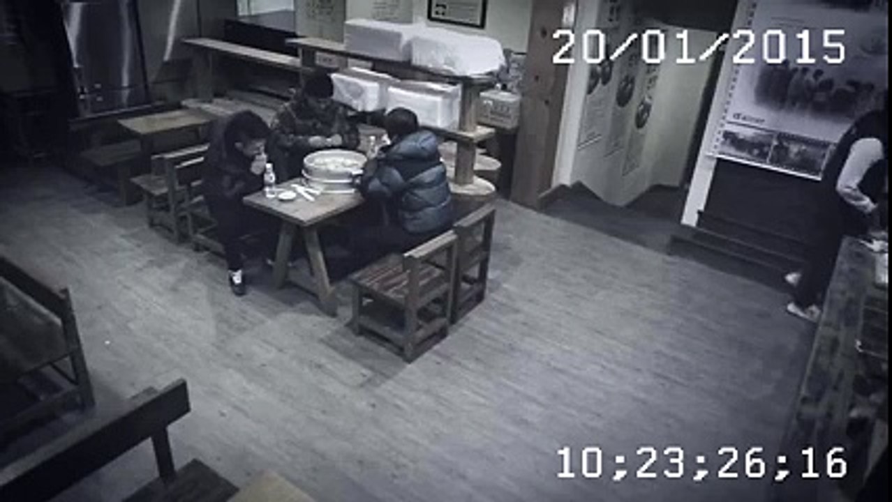 Genç Kız 3 Adamı Böyle Dövdü! Yok Böyle Bir Şey