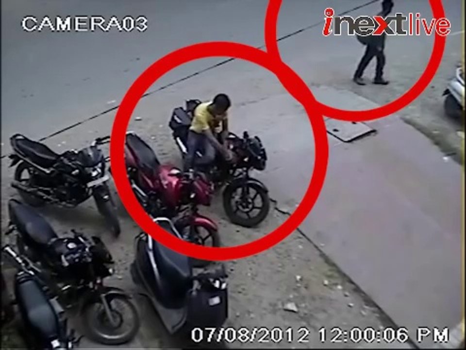 Theif steal Bike from market - Must watch