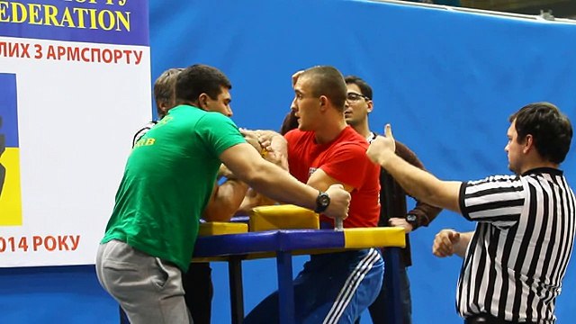 Чемпионат Украины по армрестлингу 2014г. финал 90кг левая рука(1)