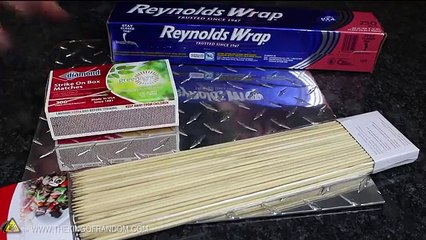 Guardate cosa riesce a creare con degli stecchini e un foglio di alluminio... WOW!