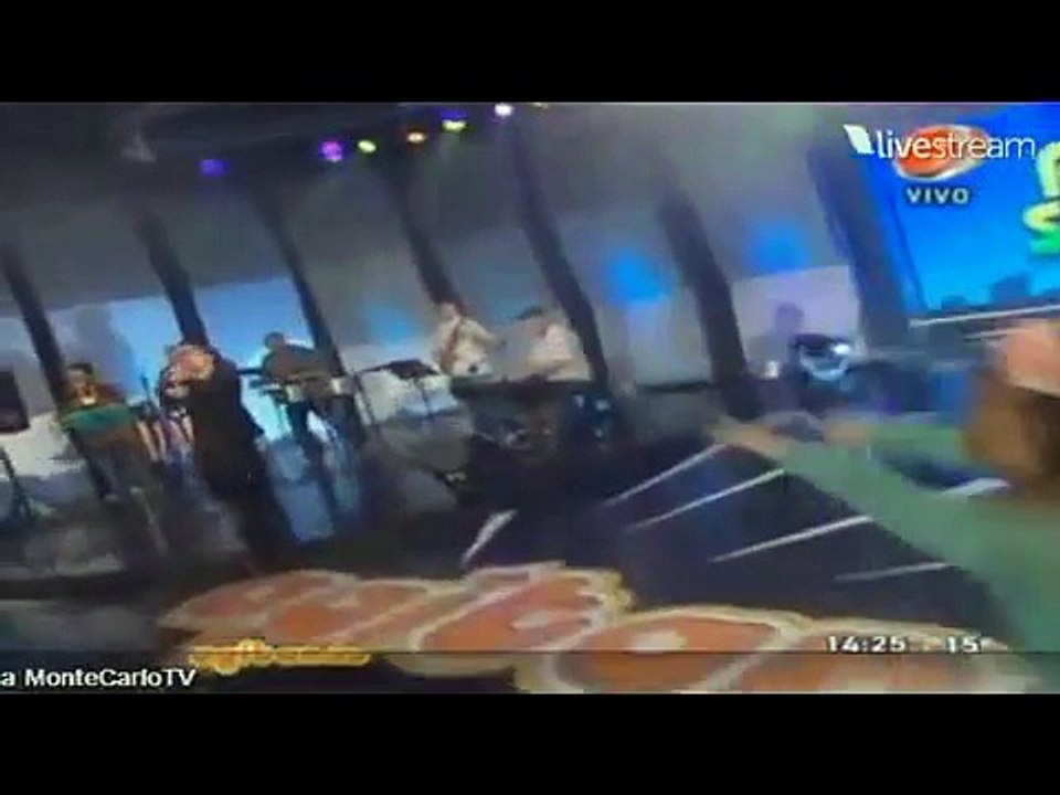 Alex Stella en vivo Nadie como ella(Agitando 21 9 13)