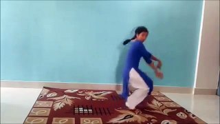 Chittiyaan Kalaiyaan Desi hot and Sexy Girl Dancing At home 2016