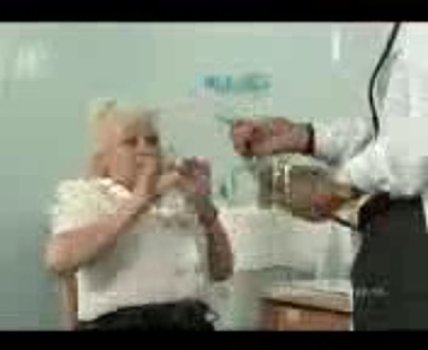urrrat na  apny kappry utar dia lakin doctor na kia kia dakhain