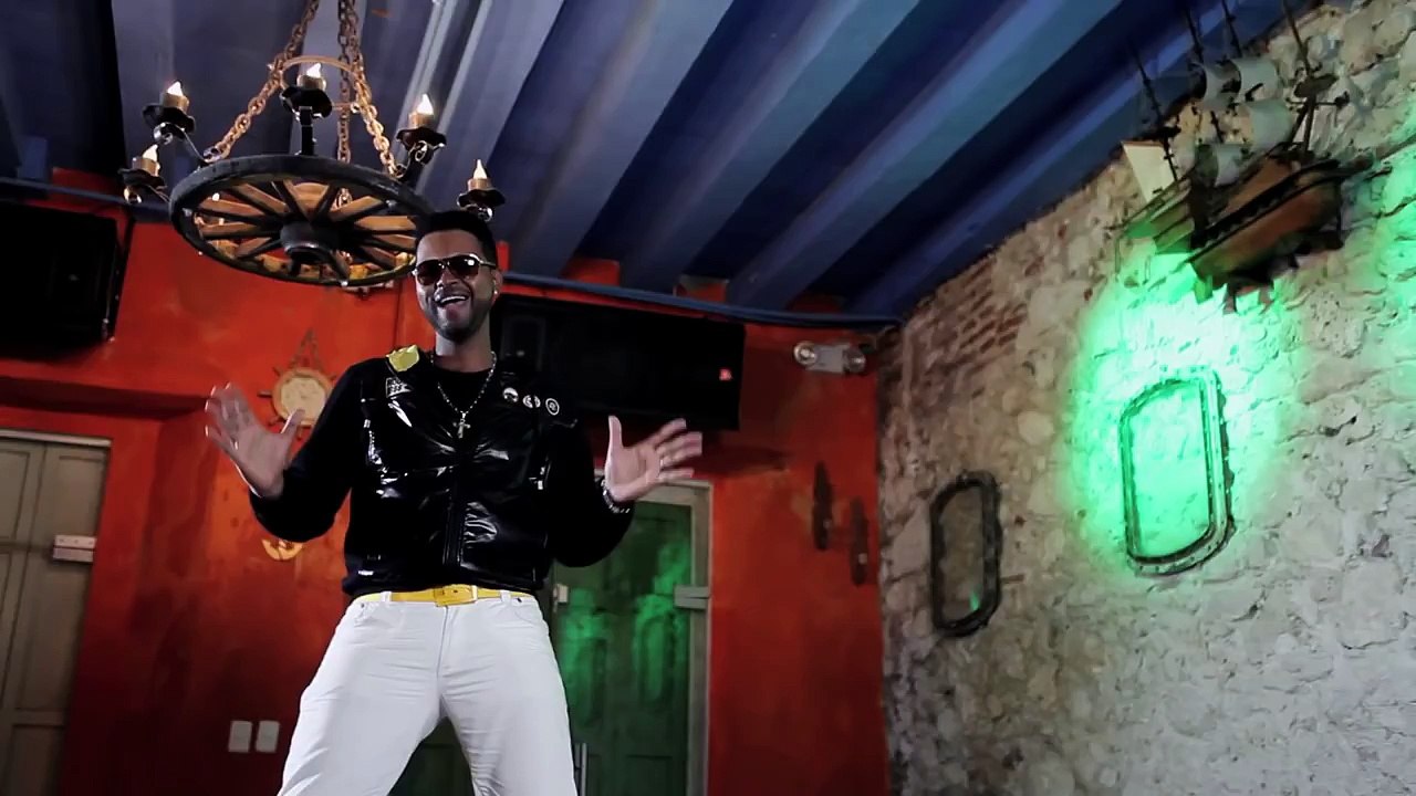 Kevin Florez Ft Simon - La Invite A Bailar [Oficial Video]