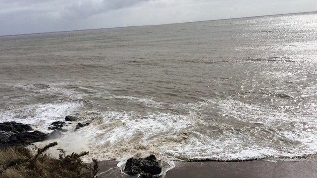 La mer agitée a St brévin les pins le mercredi 9 mars 2016 vers 14H00