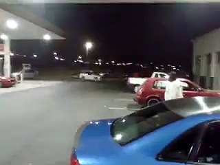 Isto é que é entrar numas bombas de gasolina com estilo!