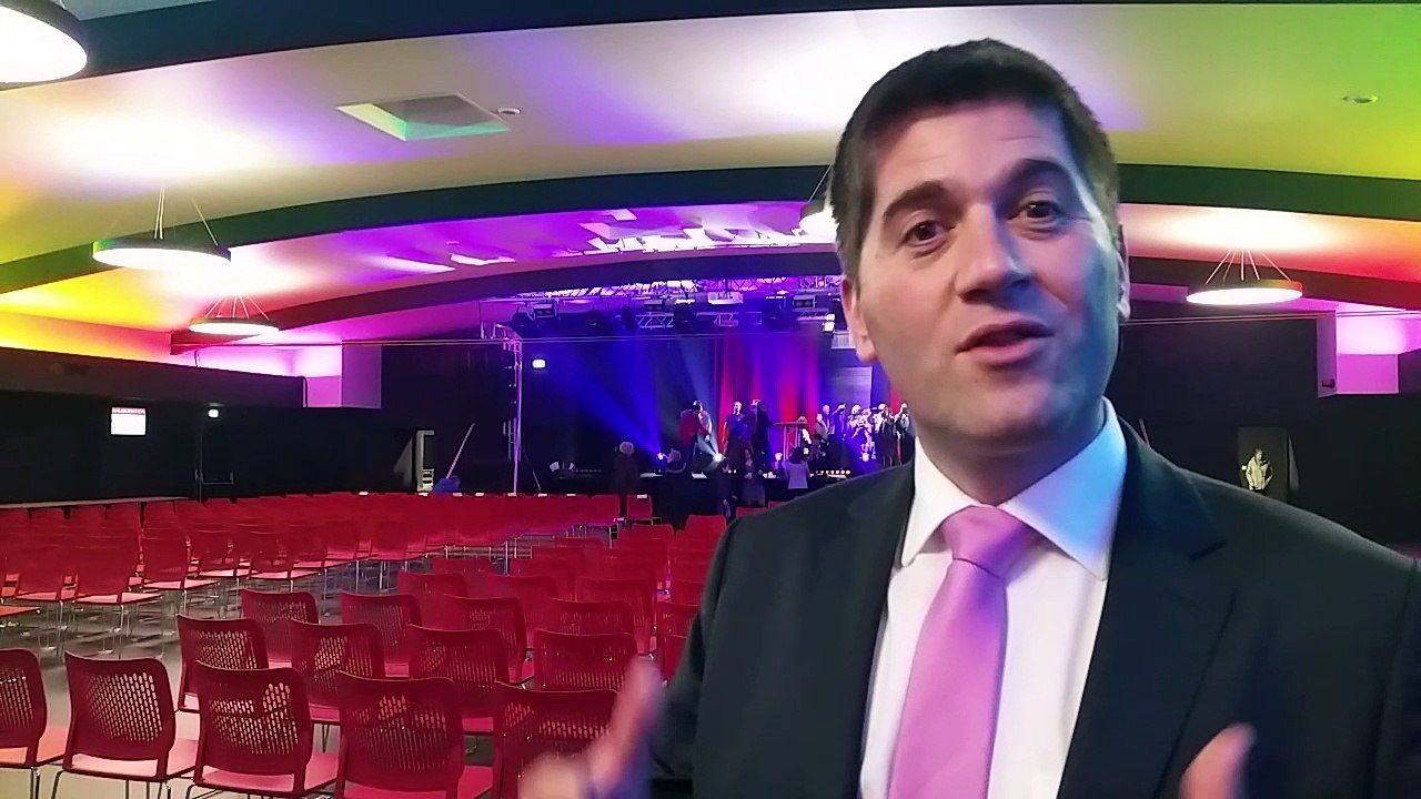 Jérôme Nury présente sa nouvelle salle de spectacle