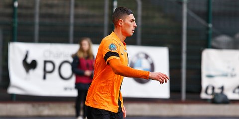 Frappe splendide de l'extérieur du pied et but signé Mehdi Tahrat pour le Paris FC