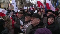 Pologne : des manifestants à Varsovie contre le gouvernement