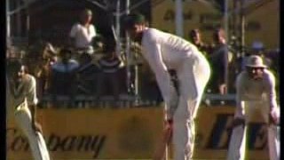 Magical Imran Khan YORKER OF DEATH - 1981 vs Australia