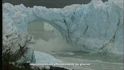 Effondrement impressionnant du glacier argentin Perito Moren