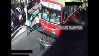 San Martín: Colectivero choca y agrede a ciclista