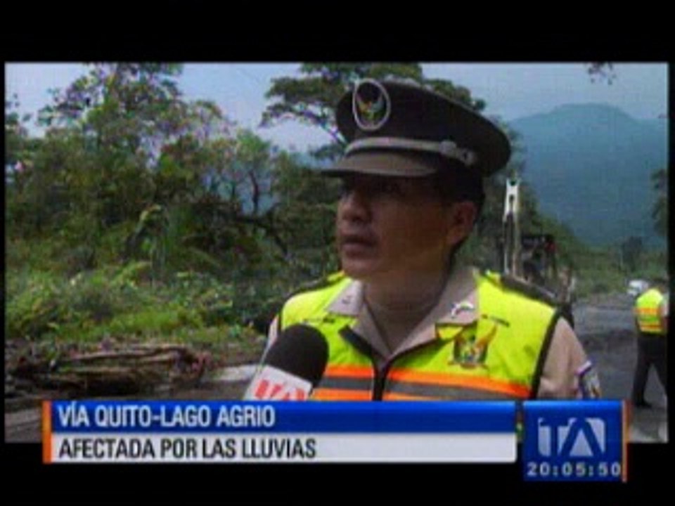 Fuerte lluvia afectó la vía Quito - Lago Agrio