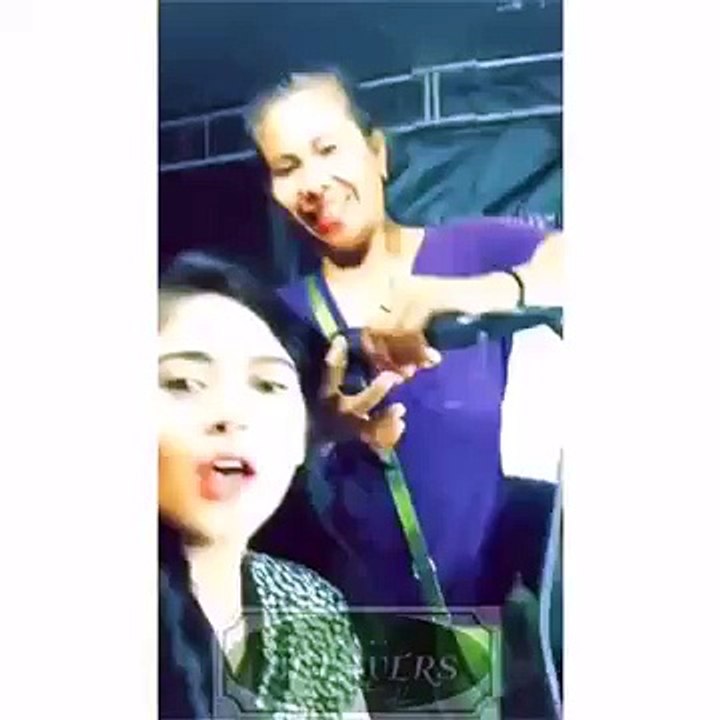 Look oh! Si lolo Delfin game na game din mag snap! Hahaha!  (News World)