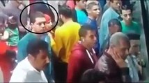كاميرات المراقبه ترصد ( نشال محترف ) في مترو الانفاق في مصر والشرطه تقبض عليه