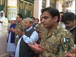 PM Nawaz, General Raheel Offering Prayer at Masjid e Nabvi [Video]