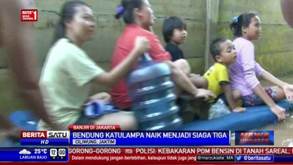 Télécharger la video: Bantaran Kali Ciliwung Terendam, Warga Gunakan Rakit Buatan