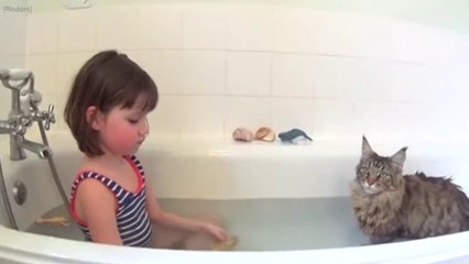 Amitié émouvante entre une fillette autiste et son chat. Thérapie par les animaux