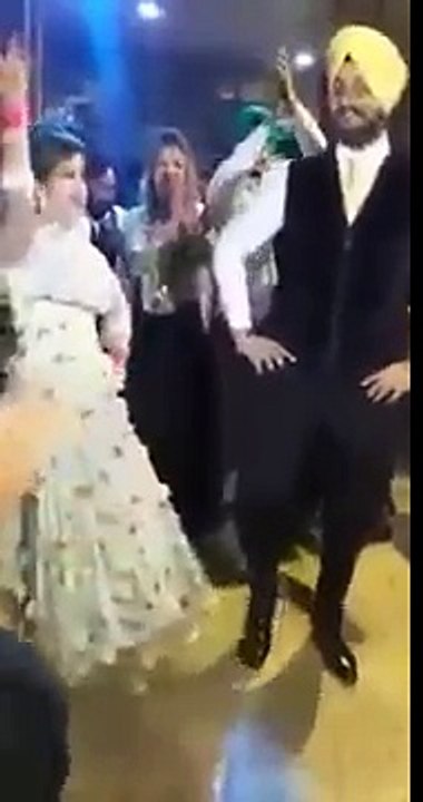 Beautiful couple dance on gallan mithian song