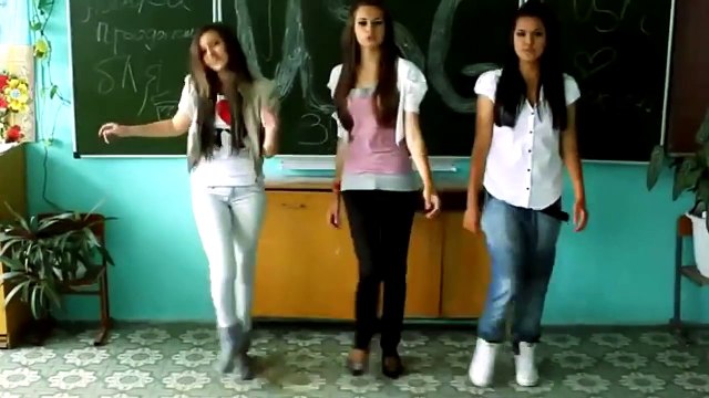 Просто позорище: о чем поют российские школьницы, или не пора ли им лечиться?