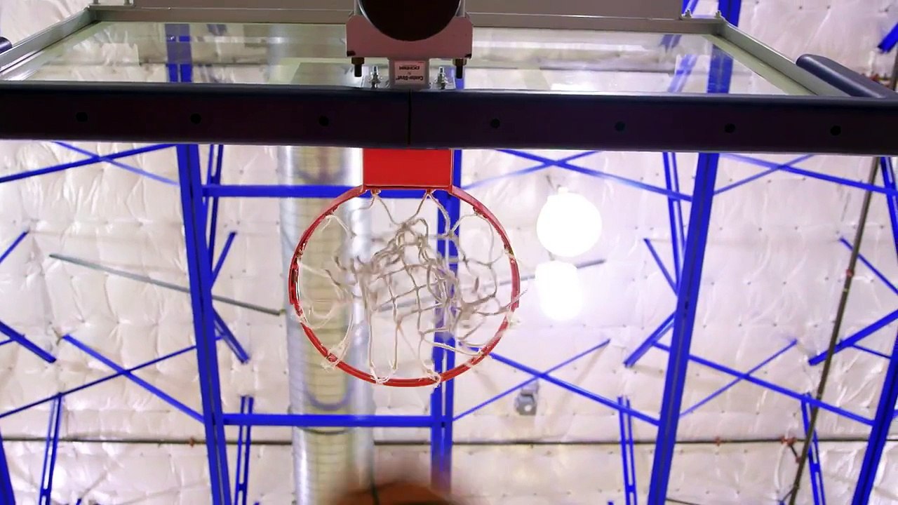 See What Happens When Mickey Mouse Visits the Los Angeles Clippers