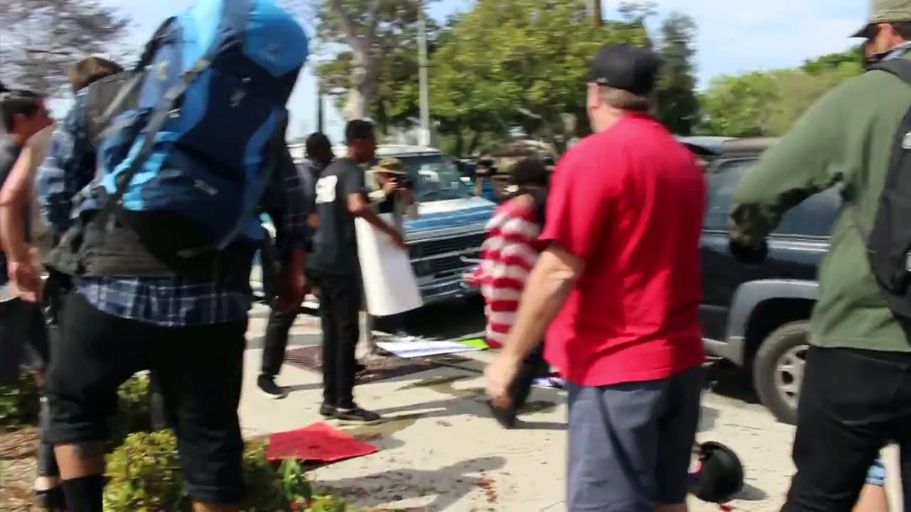 KKK Members Get Whopped While Rallying in the Hood