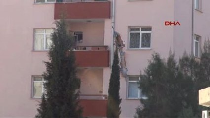 Kilis'te Suriye Tarafından Atılan Roket Mermisi Jandarma Lojmanlarının Bahçesine Düştü-1