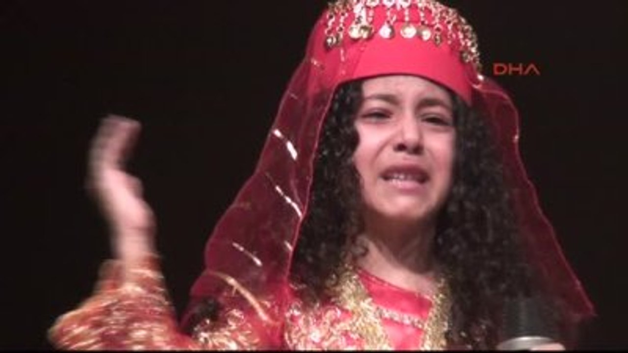 Kahramanmaraş İstiklal Marşı'nı Okurken Gözyaşlarına Boğuldu