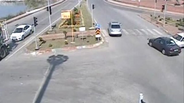 Trafik Kazaları Mobese Kameralarına Yansıdı