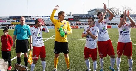 Van der Sar sort de sa retraite et arrête un penalty !