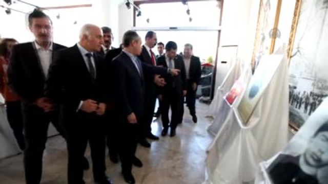 Bakan Kılıç Akif Dedeniz Adlı Fotoğraf Sergisinin Açılışına Katıldı