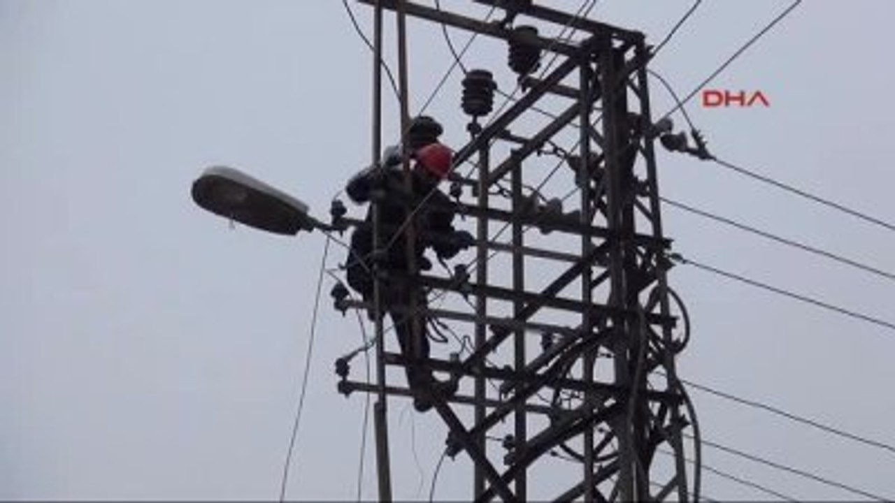 Yüksekova?da Zırhlı Polis Aracına Bombalı Saldırı 2 Polis Yaralı