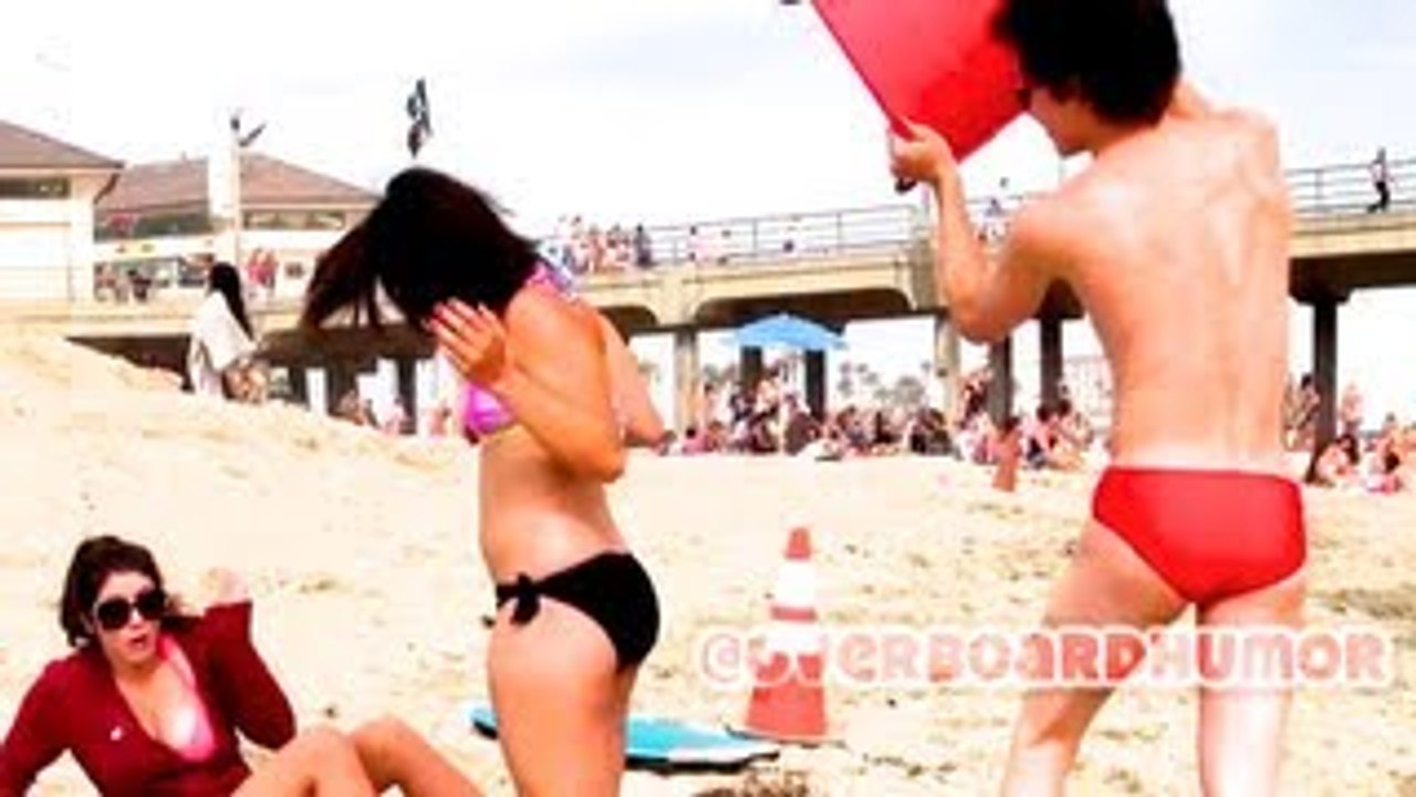 BEACH BUCKET SCARE PRANK!